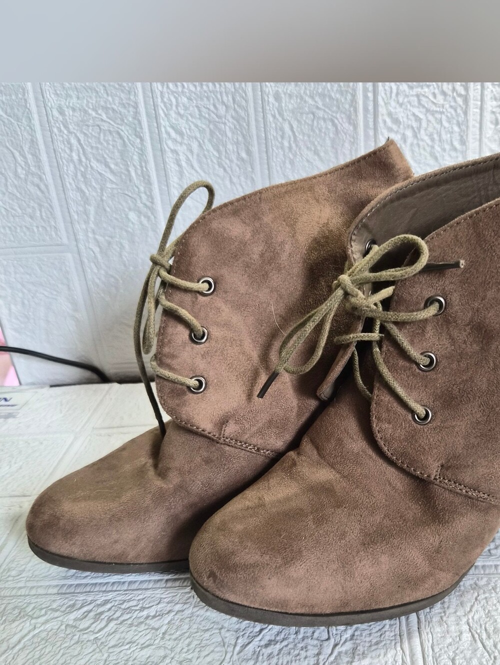 brown faux suede lace-up ankle booties Top Moda chunky block heel laces Sz 9